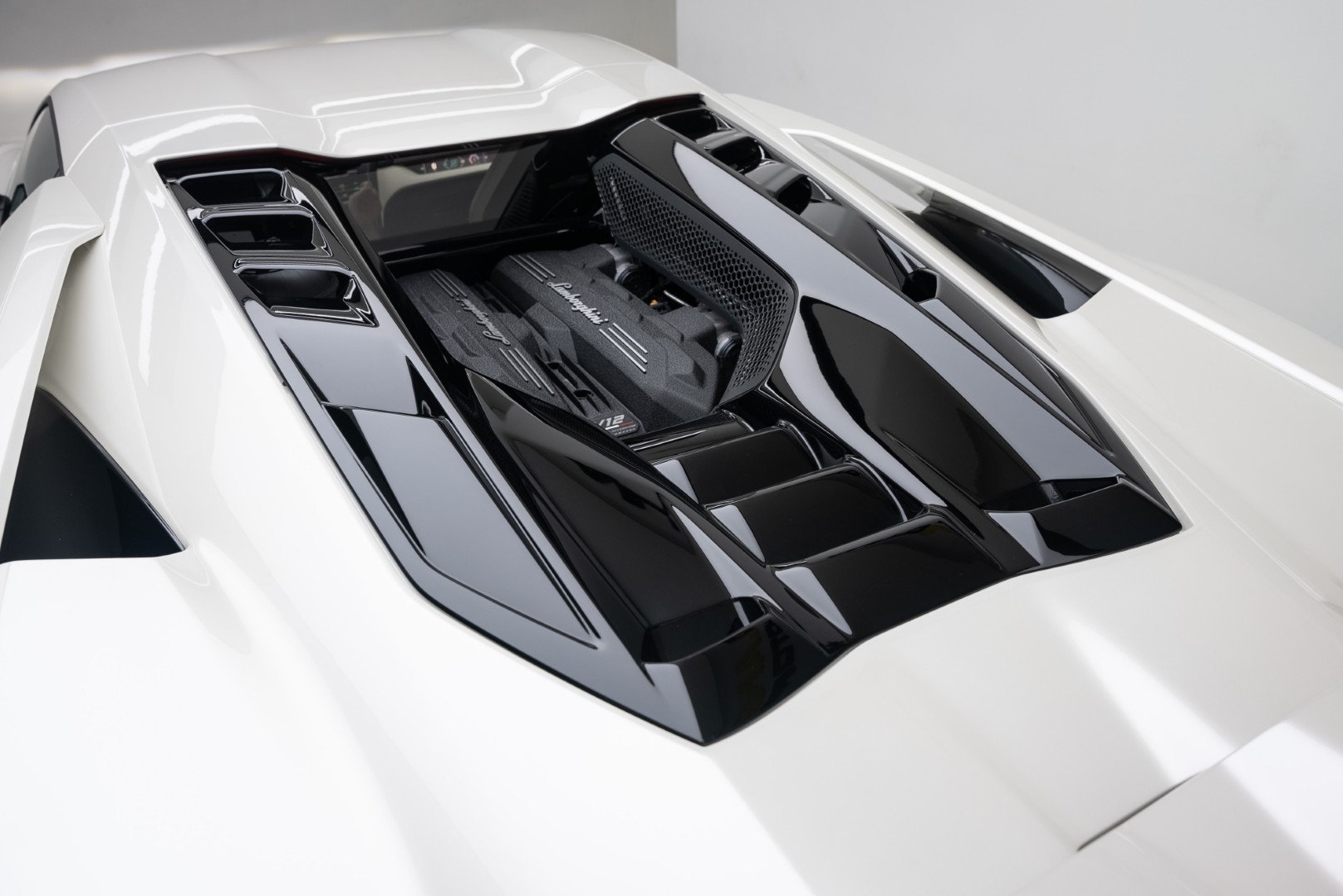 2024 LAMBORGHINI REVUELTO. FULL CARBON FIBER. STUNNING SPEC. MAIN DEALER WARRANTY AND SERVICE.